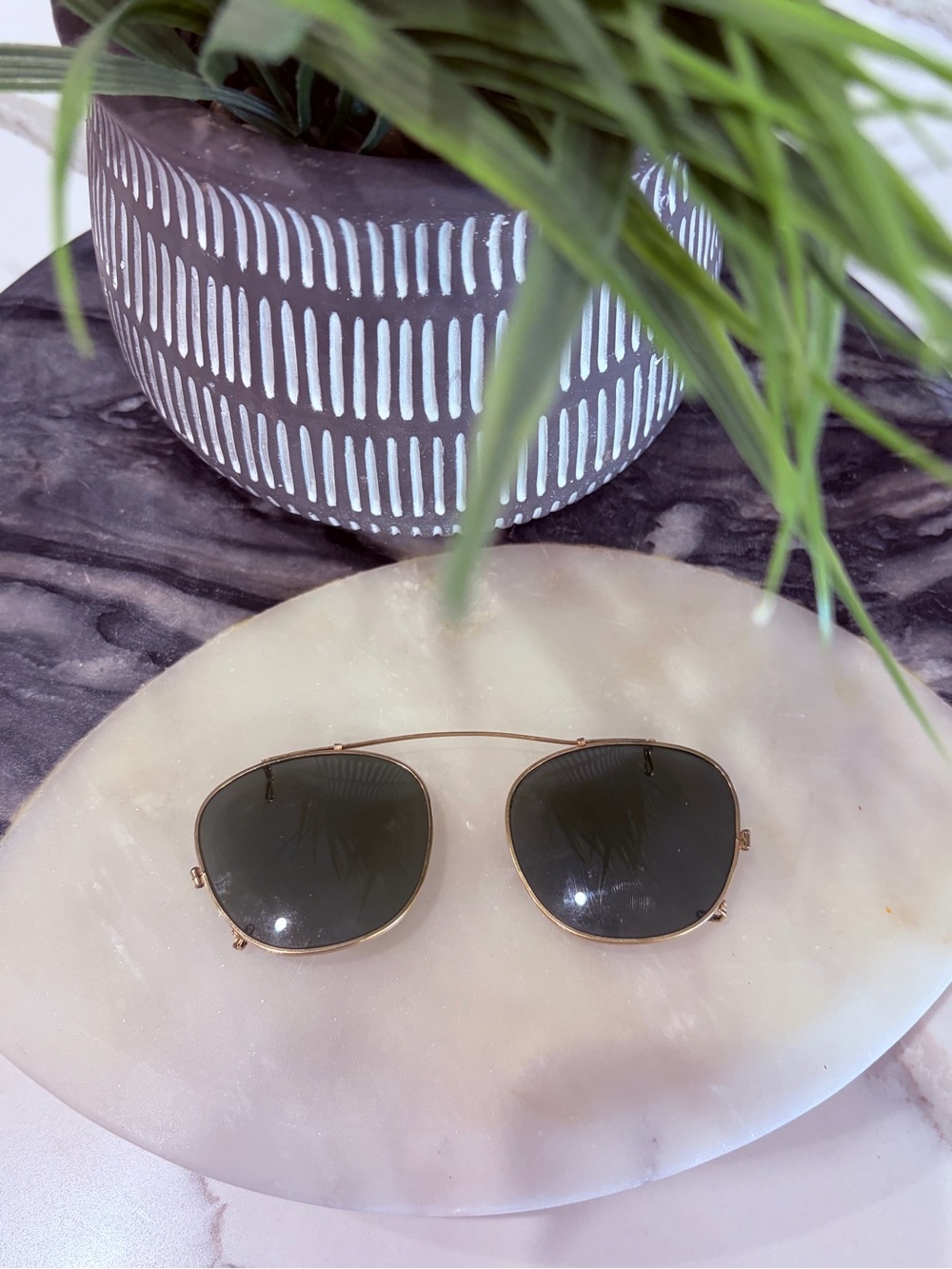 Men's Metal Frame Clip-On Sunglasses - Gold with Dark Lenses